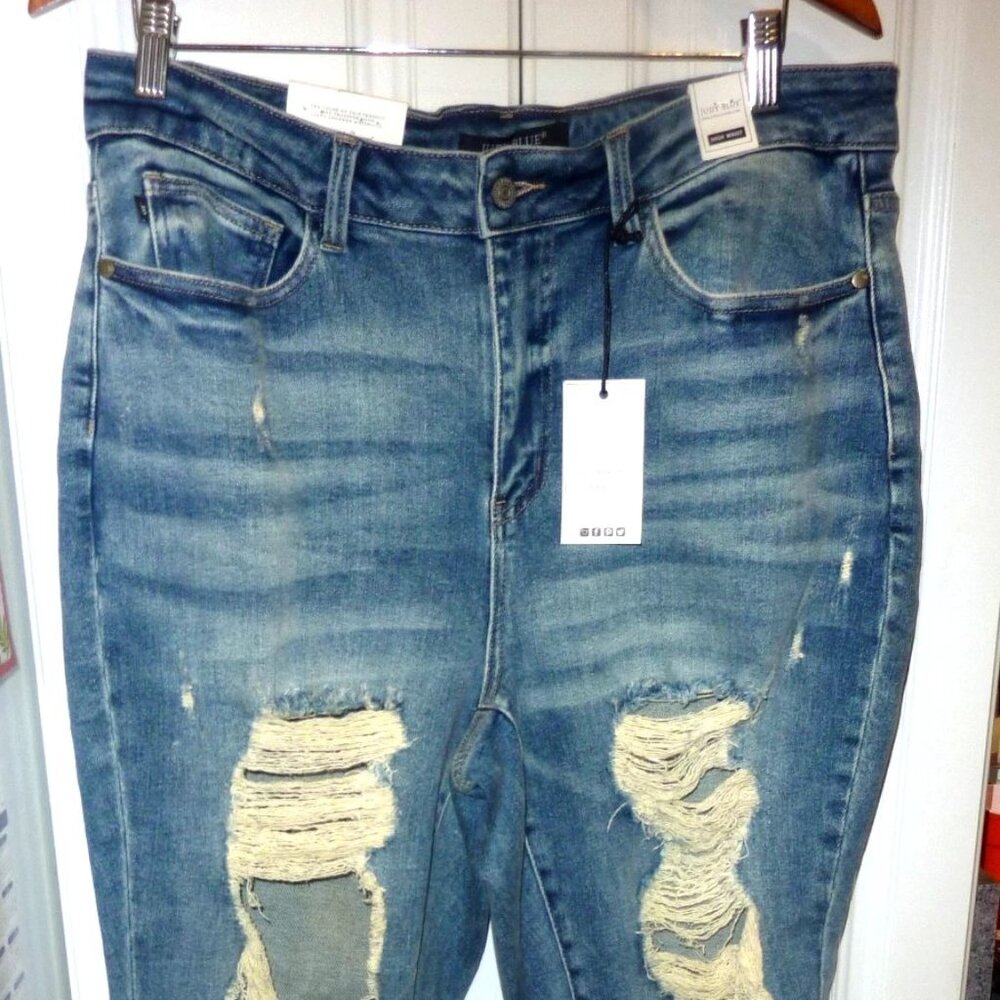 Judy Blue Distressed Straight Leg Jeans in Medium Blue